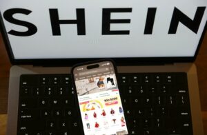 Η Shein σαρώνει στη Βρετανία – Άλμα 32% στις πωλήσεις ενόψει εισαγωγής στο Χρηματιστήριο του Χονγκ Κονγκ