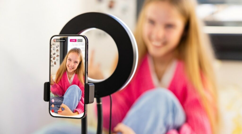 Η επιρροή της γενιάς του TikTok στην αγγλική γλώσσα - Οι νέες λέξεις που προστέθηκαν στο Λεξικό του Κέμπριτζ