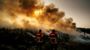 Μάινονται οι πυρκαγιές σε Ισπανία και Πορτογαλία - Νεκροί δύο πυροσβέστες