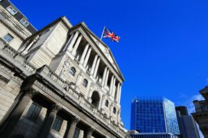 Σταθερά επιτόκια στο 4% το 2025 «βλέπουν» οι traders για την Τράπεζα της Αγγλίας