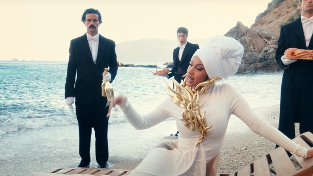 Cardi B: Το βίντεο κλιπ που γυρίστηκε στη Μύκονο με μοντέλο από το GNTM