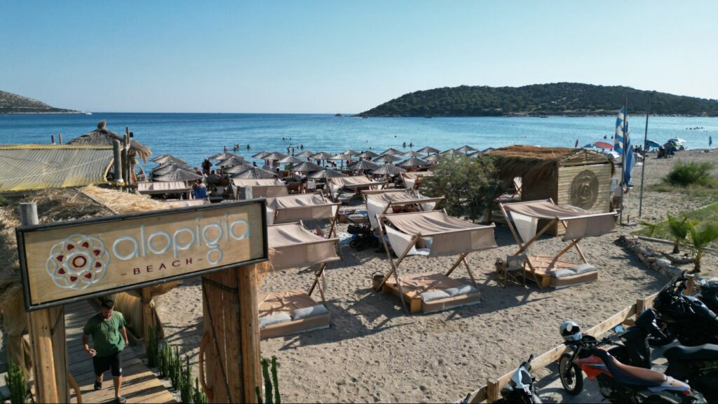 MyCoast: Πρωταθλητές στις παρανομίες σε παραλίες η Χαλκιδική και η Ανατολική Αττική