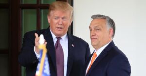 Bloomberg: Ο Τραμπ «ζήτησε τον λόγο» από τον Όρμπαν για το βέτο που βάζει στην ένταξη της Ουκρανίας στην ΕΕ