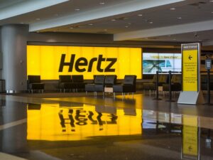 Τα μεταχειρισμένα αυτοκίνητα της Hertz πωλούνται πλέον στο Amazon