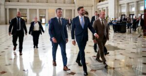 Τζέι Ντι Βανς: Αποδοκιμάστηκε στην Ουάσιγκτον για την παρουσία εθνοφρουρών - Η ειρωνική απάντησή του