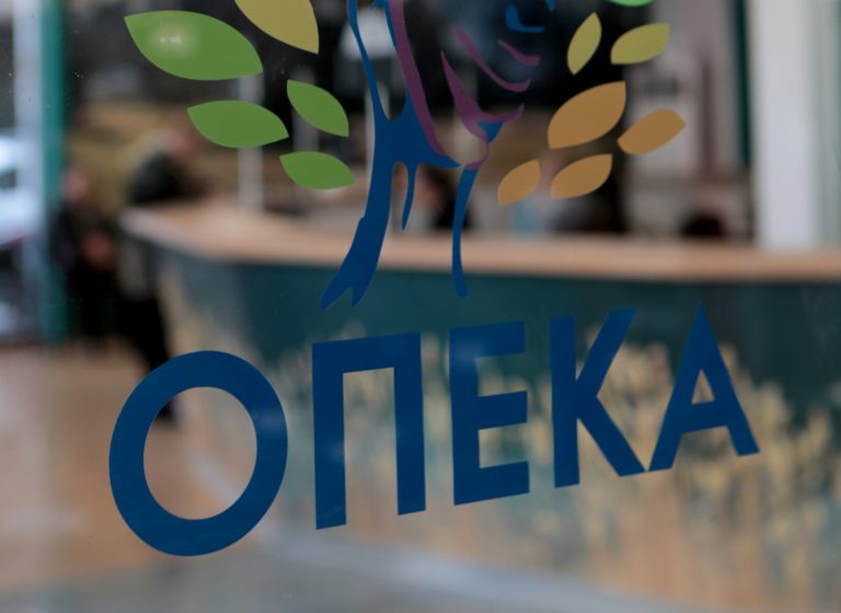 ΟΠΕΚΑ: Πληρωμές για 17 επιδόματα πριν από το τέλος του Αυγούστου