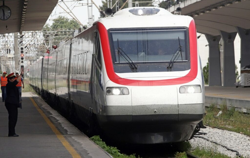 Hellenic Train: Ταλαιπωρία για 26 επιβάτες λόγω μηχανικής βλάβης σε τρένο στο δρομολόγιο Αίγιο-Κιάτο