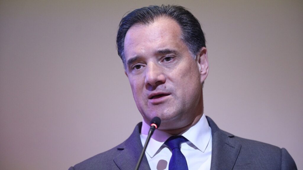 Άδωνις Γεωργιάδης: Δισεκατομμυριούχος σε νησί του Αιγαίου σώθηκε από το ΕΣΥ