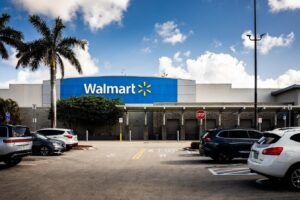 Walmart: Πτώση κερδών μετά από τριετία, αύξηση πωλήσεων