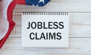 ΗΠΑ: Αυξήθηκαν οι αιτήσεις για επιδόματα ανεργίας – Ενδείξεις κόπωσης στην αγορά εργασίας