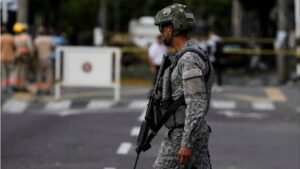 Η Κολομβία αρχίζει στρατιωτική επιχείρηση εναντίον των ανταρτών που εξαπέλυσαν δυο επιθέσεις με 19 νεκρούς