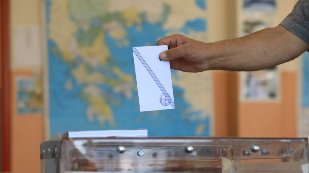 Δημοσκόπηση Interview: Πρώτη η ΝΔ με 25,9% - Οι μισοί ψηφοφόροι του ΣΥΡΙΖΑ θέλουν σύμπλευση με το κόμμα Τσίπρα
