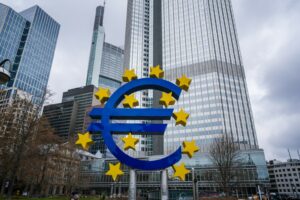 Η ΕΚΤ κρατά αμετάβλητη τη νομισματική πολιτική – Σενάρια μείωσης προς το τέλος του έτους