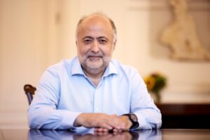 Δημήτρης Τσιόδρας: Στην Ελλάδα συζητάμε για αυξήσεις, ενώ στην Ευρώπη συζητούν για περικοπές, άρα κάτι κάνουμε σωστά