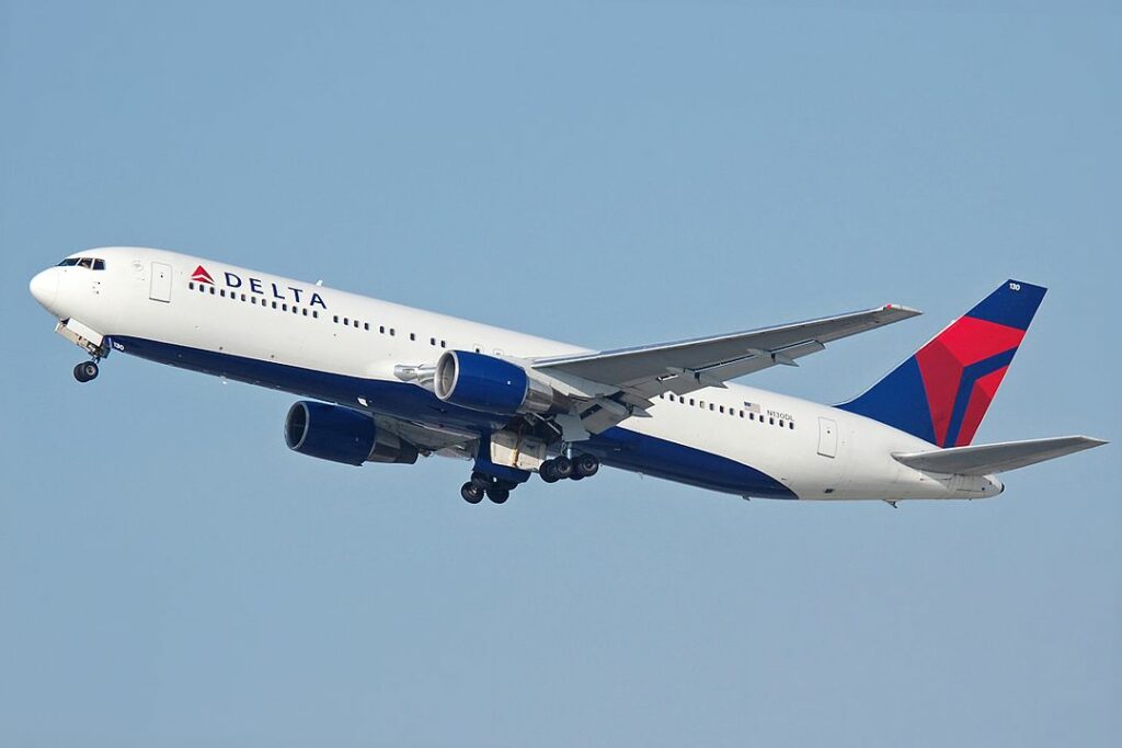 Η Delta Air Lines πληρώνει 78,75 εκατ. δολ. για καύσιμα που έπληξαν σπίτια και σχολεία