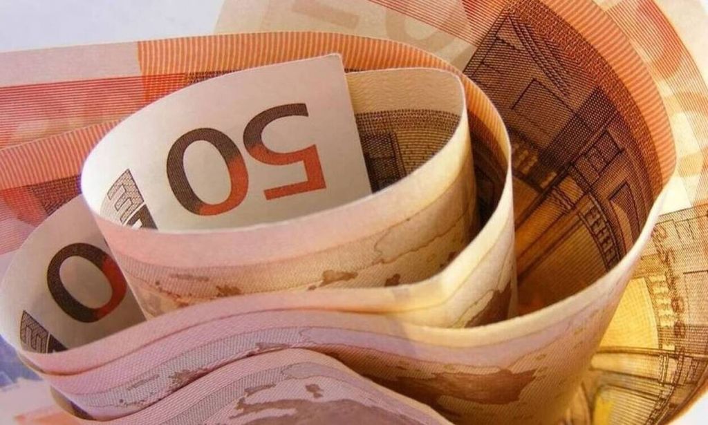 Επίδομα 100 ευρώ: Τη Δευτέρα 1η Σεπτεμβρίου η πληρωμή στους 80.000 δικαιούχους