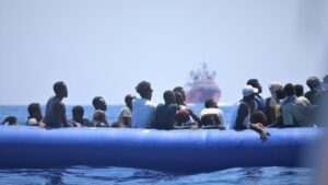 Τραγωδία στη Δυτική Αφρική: 70 νεκροί μετανάστες σε ναυάγιο – Φόβοι για πάνω από 100 θύματα