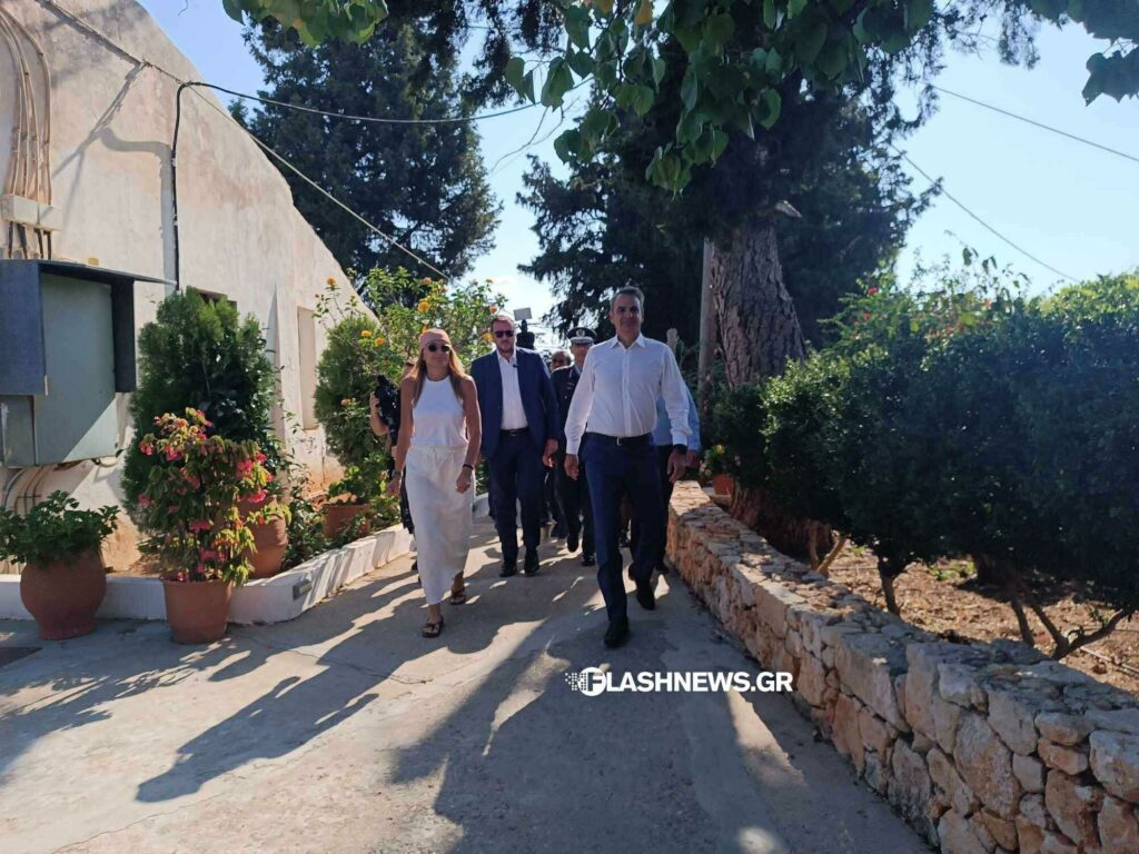 Στα Χανιά για τον Δεκαπενταύγουστο ο Κυριάκος Μητσοτάκης: «Η ημέρα είναι πρωτίστως αφιερωμένη σε αυτούς που αγωνίζονται για να μας κρατούν ασφαλείς»