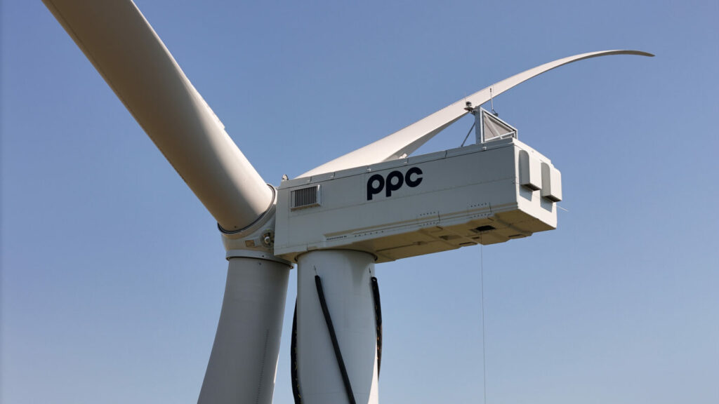 ΔΕΗ: Μπήκαν οι πρώτες ανεμογεννήτριες στο νέο αιολικό πάρκο στη Ρουμανία