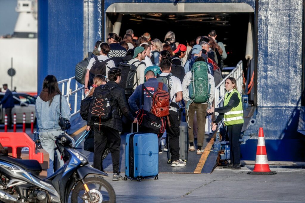 Αττική: Ρεκόρ αναχωρήσεων από τα λιμάνια για τον Δεκαπενταύγουστο