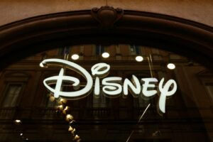 Αναπάντεχα κέρδη για τη Disney – Καθοριστικός ο ρόλος των πάρκων και του Disney+