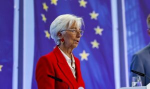 Λαγκάρντ για την κρίση στη Γαλλία: Η πτώση οποιασδήποτε κυβέρνησης στην ευρωζώνη θα ήταν «ανησυχητική»