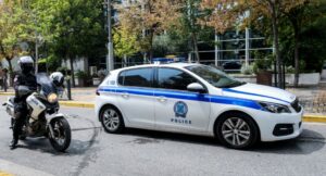 Τρόμος για ηλικιωμένη στην Κηφισιά: Δύο άνδρες εισέβαλαν στο σπίτι της, την έδεσαν και της άρπαξαν τιμαλφή και κάρτες