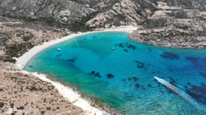 Ολόκληρη η Πολύαιγος κηρύχθηκε αρχαιολογικός χώρος από Κεντρικό Αρχαιολογικό Συμβούλιο