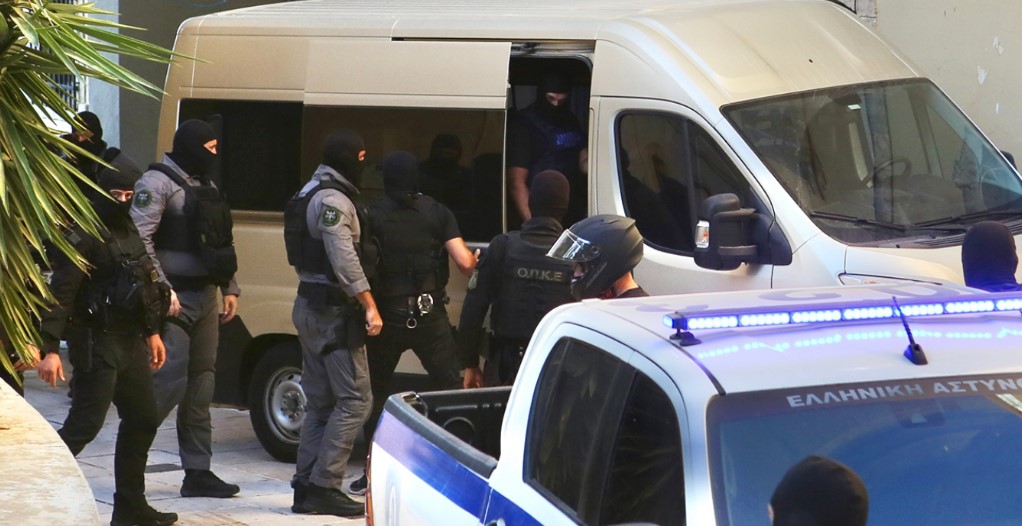 «Να κατέεις ότι η γκόμενα γαστρώνεται…»: Ο διάλογος μελών της κρητικής μαφίας όταν ενημερώνoνται για δράσεις της ΕΛΑΣ
