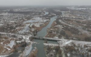Η Ρωσία λέει πως έχει κυριεύσει «περίπου τη μισή» Κούπιανσκ με βίντεο στρατιώτη με ρωσική σημαία - Διαψεύδει η Ουκρανία