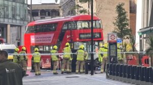 Λονδίνο: Διώροφο λεωφορείο παρέσυρε πεζούς - Αναφορές για πολλούς τραυματίες έξω από σταθμό τρένου