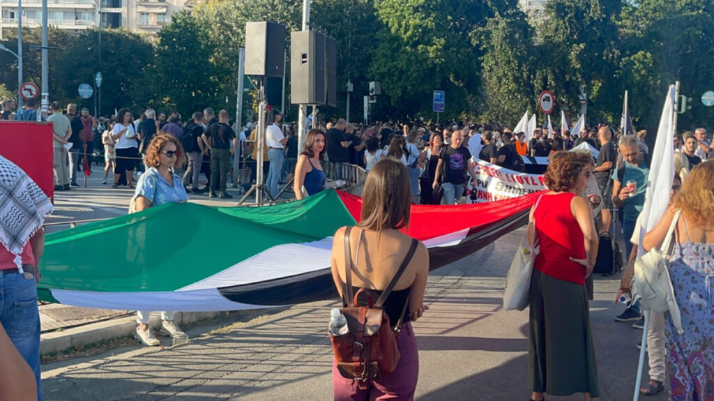 Σε εξέλιξη οι συγκεντρώσεις και οι πορείες για τη ΔΕΘ - Κλειστοί οι κεντρικοί δρόμοι