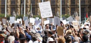 Σκηνικό χάους στο Λονδίνο: Σχεδόν 900 συλλήψεις σε διαμαρτυρία για την Palestine Action