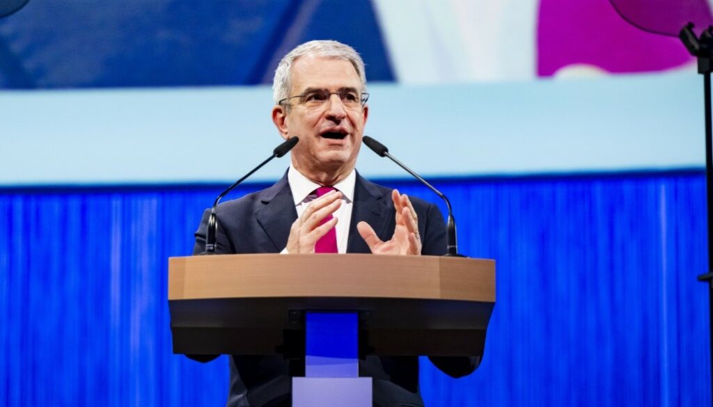 Απόλυση CEO Nestle: Η ανώνυμη καταγγελία για την παράνομη ερωτική σχέση ήταν από την… ερωμένη του