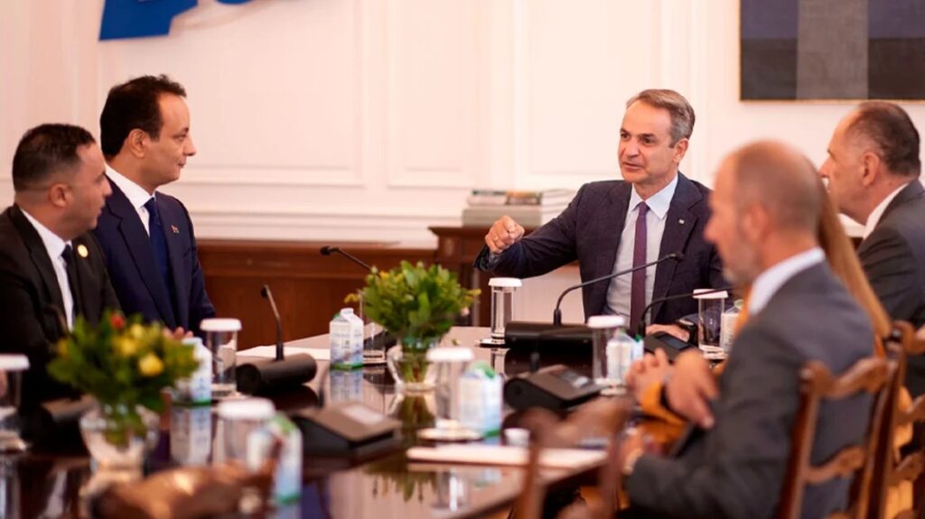 Κυριάκος Μητσοτάκης: Συνάντηση με τον γιο του Χαφτάρ στο Μέγαρο Μαξίμου