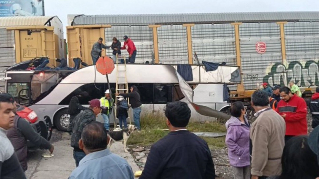 Μεξικό: Τουλάχιστον 8 νεκροί και 45 τραυματίες σε σύγκρουση τρένου με λεωφορείο