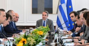 Το Μαξίμου μετράει τον απόηχο των μέτρων της ΔΕΘ - Θετικές ειδήσεις «σε δόσεις» για αρκετούς μήνες