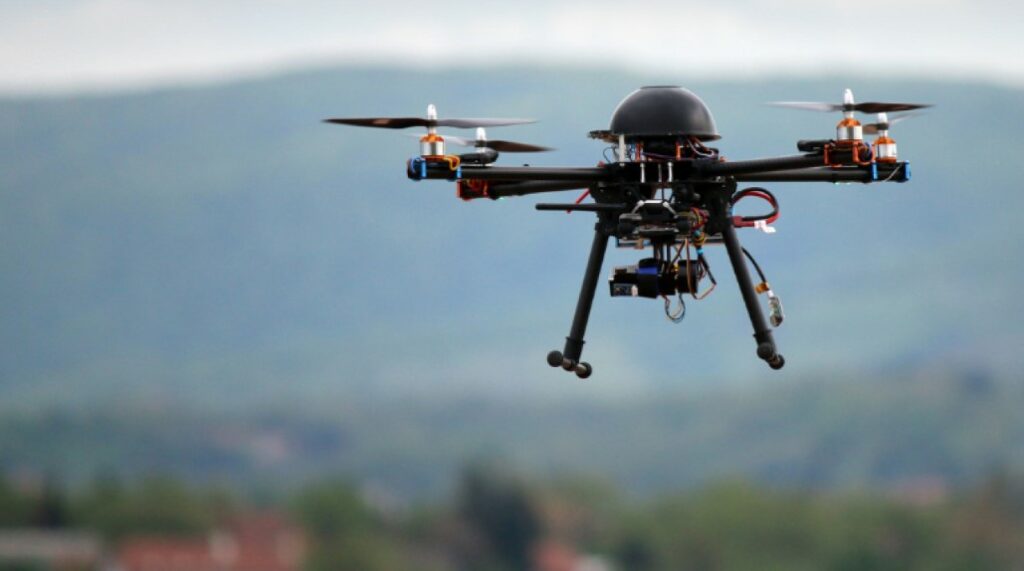 ΣΤΑΣΥ: Προσαγωγή 5 ατόμων χάρη σε drone ασφαλείας - Κινούνταν ύποπτα σε αμαξοστάσιο