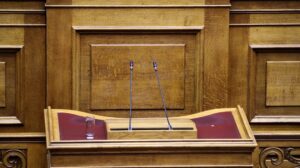 Από τον Οκτώβριο «κόφτης» στα μικρόφωνα της Βουλής