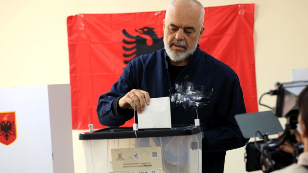 Ρομπότ AI υπουργό διορίζει ο Έντι Ράμα στην Αλβανία για να πατάξει την διαφθορά