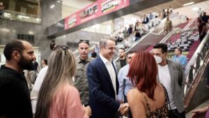 Τον σταθμό του Μετρό Συντάγματος επισκέφθηκε ο Μητσοτάκης εν όψει της 24ωρης λειτουργίας κάθε Σάββατο (ΒΙΝΤΕΟ)
