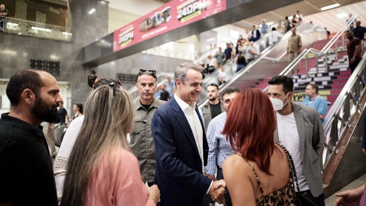 Τον σταθμό του Μετρό Συντάγματος επισκέφθηκε ο Μητσοτάκης εν όψει της 24ωρης λειτουργίας κάθε Σάββατο (ΒΙΝΤΕΟ)