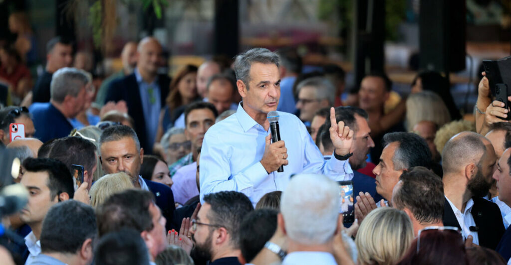 Πώς διαβάζουν στο Μαξίμου τις δημοσκοπήσεις μετά τη ΔΕΘ - Η κυβέρνηση επιμένει στην εξειδίκευση των θετικών μέτρων