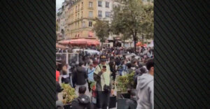 Παρίσι: Πανικός για λίγο... δωρεάν τηγανιτό κοτόπουλο - Αστυνομία παρενέβη σε εκδήλωση γνωστού influencer