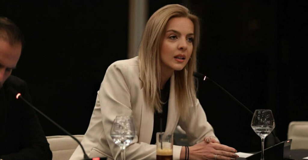 ΟΠΕΚΕΠΕ: Δεσμεύονται Ferrari, Porsche, 30 αυτοκίνητα και 11 ακίνητα της Πόπης Σεμερτζίδου και των συγγενών της