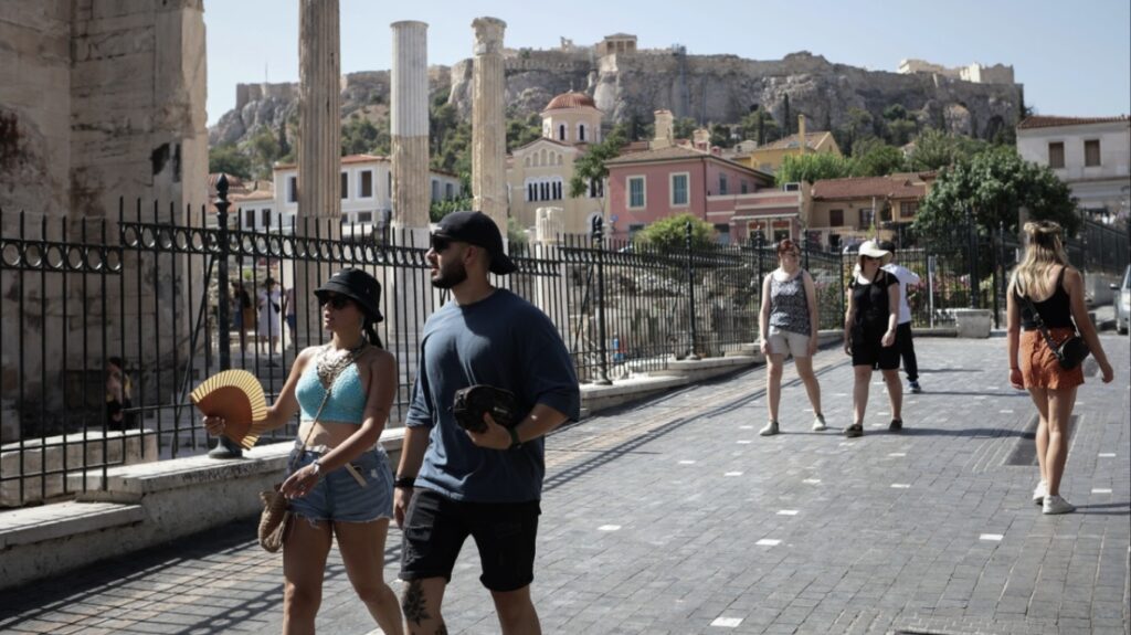 Καιρός: Μελτέμια και καλοκαιρινές θερμοκρασίες σήμερα - Πότε αναμένεται η πρώτη κακοκαιρία