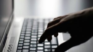 Λάρισα: 13χρονος συνελήφθη για παιδική πορνογραφία ανηλίκων με τεχνητή νοημοσύνη - Θύμα του ένας 11χρονος