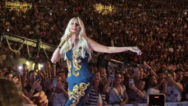 Άννα Βίσση για τις συναυλίες της στο Καλλιμάρμαρο: «Τραγουδάω 3,5 ώρες αγνή χωρίς ουσίες...»