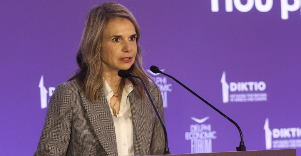 Μιλένα Αποστολάκη: Επιστολή στον Γιάννη Στουρνάρα για τραπεζικές χρεώσεις