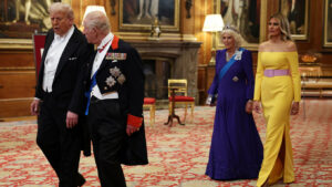 Ο Τραμπ στο «δείπνο της ζωής του» με τον Καρόλο - Βασιλικά δώρα και χλιδή στο Κάστρο Ουίνδσορ